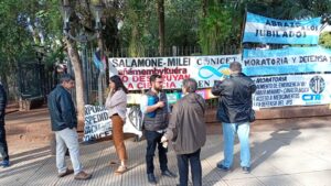 Protesta en Posadas por jubilaciones y la situación del CONICET imagen-1