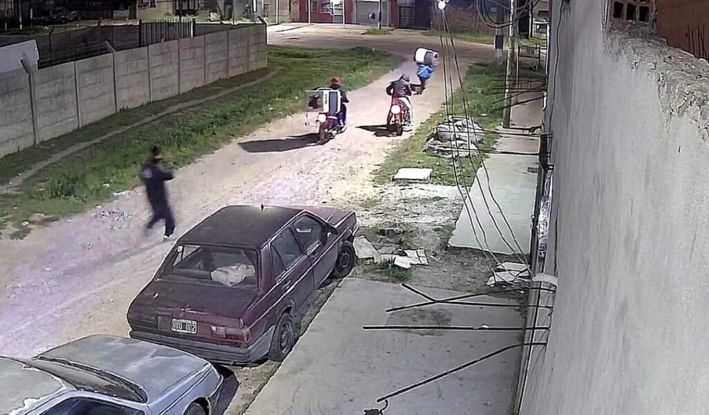 Denunciaron y detuvieron a una banda de motos que corría en La Plata: 1 de cada 4 son policías bonaerenses imagen-5