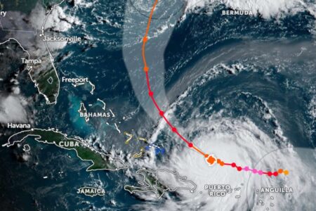 Huracán Erin: qué se espera en las próximas horas de la tormenta que avanza a un ritmo inesperado cerca de EE.UU. imagen-14