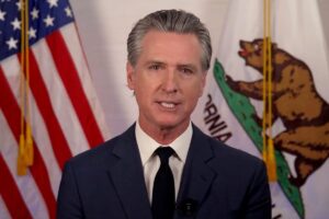 La fuerte reacción de Gavin Newsom al envío de tropas federales a su conferencia de prensa en California imagen-1