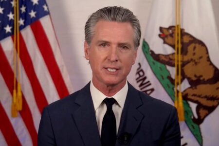 La fuerte reacción de Gavin Newsom al envío de tropas federales a su conferencia de prensa en California imagen-11