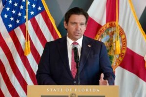 DeSantis no cede en Florida: tras la suspensión temporal de las obras, reafirma la ampliación de Alligator Alcatraz imagen-1