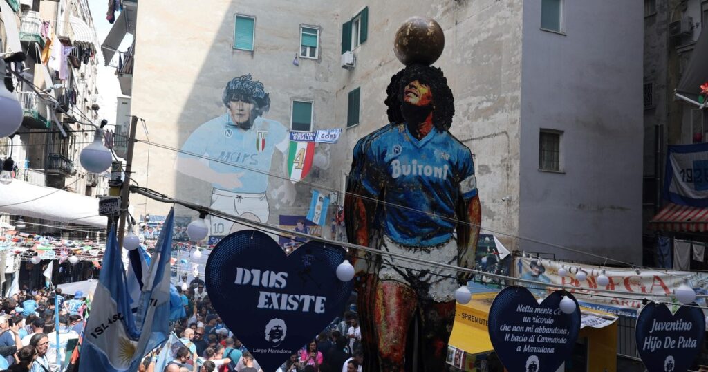¡Ho visto Napoli! A 41 años del debut de Diego, Olé en la ciudad más maradoniana del mundo imagen-5