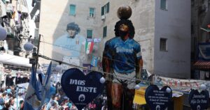 ¡Ho visto Napoli! A 41 años del debut de Diego, Olé en la ciudad más maradoniana del mundo imagen-4
