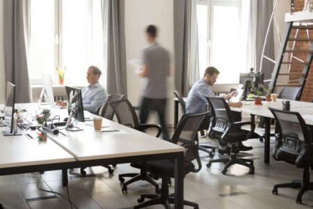 Cómo sobrevivir al saludo en la oficina: las nuevas reglas para comunicarse en el trabajo imagen-7