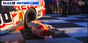 Nascar: la tremenda caída en los festejos del piloto Connor Zilisch, que provocó su hospitalización imagen-1
