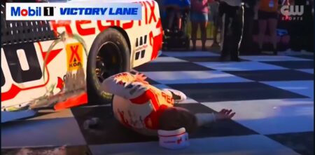 Nascar: la tremenda caída en los festejos del piloto Connor Zilisch, que provocó su hospitalización imagen-7