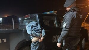 San Antonio: capturan a dos delincuentes brasileños con tobilleras electrónicas, uno de ellos armado imagen-1