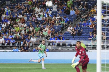 Noche de oro para Pedro de la Vega en Seattle Sounders: metió dos golazos en la paliza por 7 a 0 a Cruz Azul imagen-8