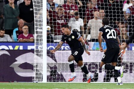 Enzo Fernández y Gio Lo Celso se disfrazaron de delanteros de área y convirtieron para Chelsea y Betis imagen-14