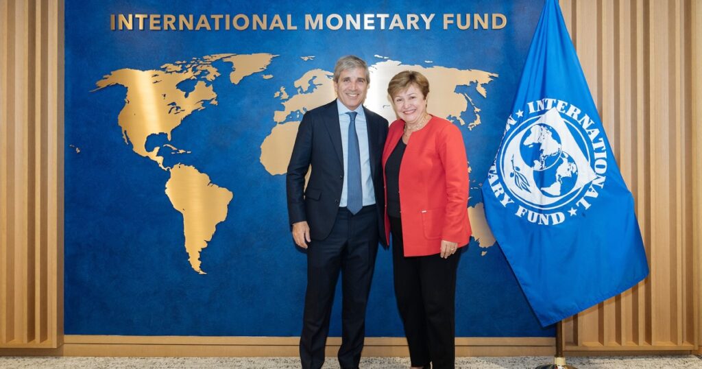 El FMI relajó la meta de reservas y confirmó que la próxima revisión pasa a 2026 imagen-5