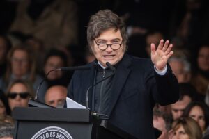 Milei ya firmó los vetos al aumento de las jubilaciones y a los fondos para discapacidad imagen-1
