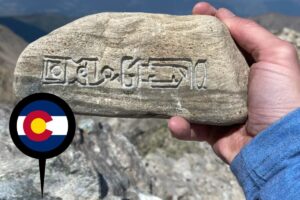 Escalaron el Capitol Peak de Colorado y hallaron piedras extrañas en la cima, pero el descubrimiento los decepcionó imagen-2
