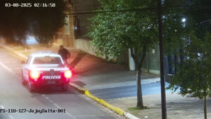 Intentó entrar a una casa en la madrugada y fue captado por las cámaras: terminó detenido en Posadas imagen-2