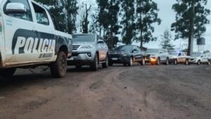 Una banda de brasileños intentaba ingresar vehículos robados y adaptados para contrabando imagen-1