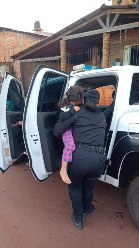 Una nena de 4 años apareció sola en la calle en Apóstoles y la Policía logró ubicar a su madre en pocas horas imagen-7