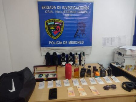 Capturaron a un delincuente con perfumes importados, relojes de lujo, whisky y dinero robados en Itaembé Guazú imagen-6