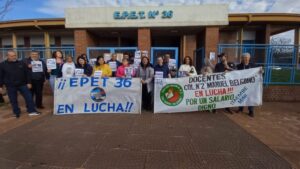 Docentes se movilizaron en Posadas en solidaridad con sus colegas del interior y denuncian precarización imagen-2