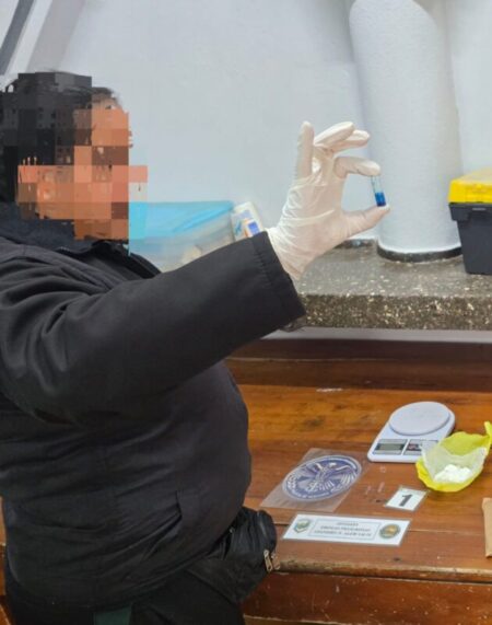 Alem: tenía pedido de captura por hurto y lo arrestaron con droga en un boliche imagen-6