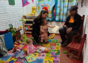 Niñas de 11 meses, 2 y 3 años fueron encontradas solas en una casa en Posadas: buscan a los progenitores imagen-3