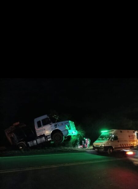 Campo Viera: camionero fue hospitalizado tras despistar sobre ruta nacional 14 imagen-5