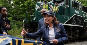 En números: los detalles del tren anunciado por Kathy Hochul que ahorrará a los habitantes de New York 30 minutos de viaje imagen-3