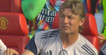 El debut de Heinze en la Premier League: arenga a la defensa y triunfo en el clásico contra el Manchester United imagen-14