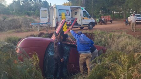 Despiste y vuelco en Gobernador López: una mujer de San Javier  resultó lesionada imagen-8