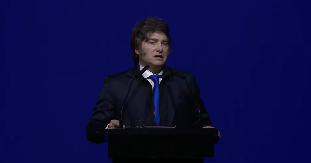Milei en otra cena de la Fundación El Faro: pidió el voto para la elección bonaerense para terminar con el kirchnerismo imagen-5