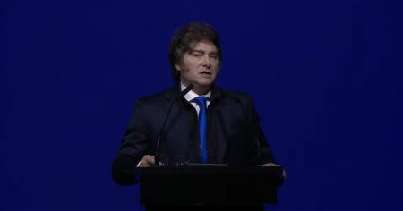 Milei en otra cena de la Fundación El Faro: pidió el voto para la elección bonaerense para terminar con el kirchnerismo imagen-15
