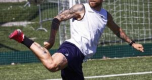 Toda la intimidad del regreso del Papu Gómez al fútbol tras dos años suspendido imagen-1
