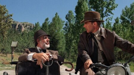 El brazo de un miembro del equipo que se coló en 'Indiana Jones y la última cruzada': dura solo unos segundos y hay que ser hábil para verlo imagen-7