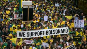 Miles de seguidores de Bolsonaro salieron a las calles tras sanciones de EE.UU. a Brasil y un juez del Supremo imagen-1