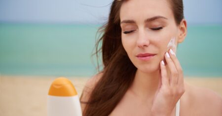 Cómo estar protegida y prolija al mismo tiempo: estos protectores solares te dejan lista para cualquier ocasión imagen-7