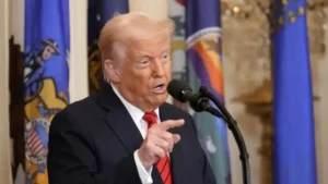 Trump evalúa cobrar hasta US$15.000 de fianza a turistas de países con alta tasa de permanencia ilegal imagen-1