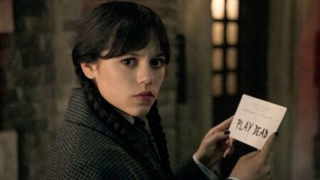 “Queríamos asegurarnos de que fuera una muerte impactante”: El final de la parte 1 de la temporada 2 de 'Miércoles', explicado imagen-4