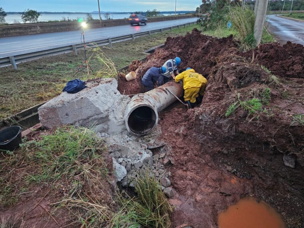 Fuga en acueducto: continúan los trabajos para restablecer el servicio en Garupá y sur de Posadas imagen-5
