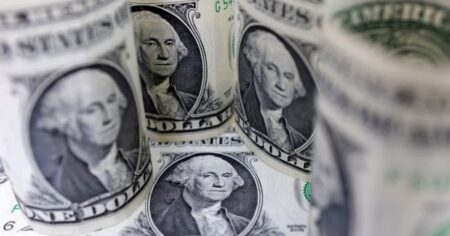 Con menos oferta y más demanda, el dólar subió otros 10 pesos y cierra la semana en $ 1.335 imagen-16