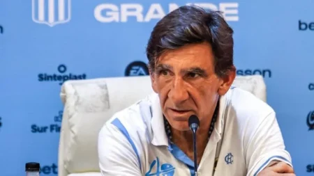 El dardo de Gustavo Costas a Boca por la fecha del clásico: "No quisieron..." - TyC Sports imagen-4