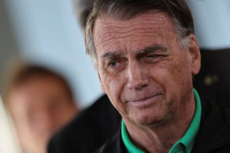 La Corte Suprema de Brasil ordenó la detención domiciliaria de Jair Bolsonaro imagen-24