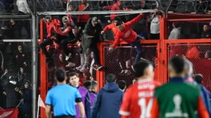 Un duro primer informe de Conmebol complica a Independiente por la barbarie con Universidad de Chile - TyC Sports imagen-3