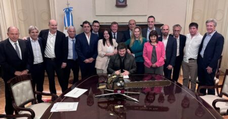 Tras el nuevo revés en el Congreso, Milei reunió por sorpresa a su gabinete y hubo duras críticas a la oposición imagen-7