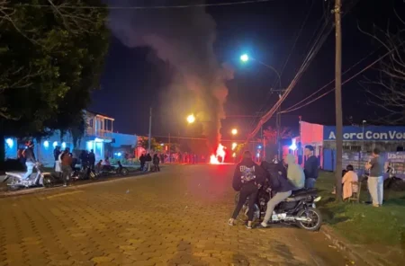 San Javier: murió el menor que despistó en medio de una persecución y hay incidentes frente a la comisaría imagen-70