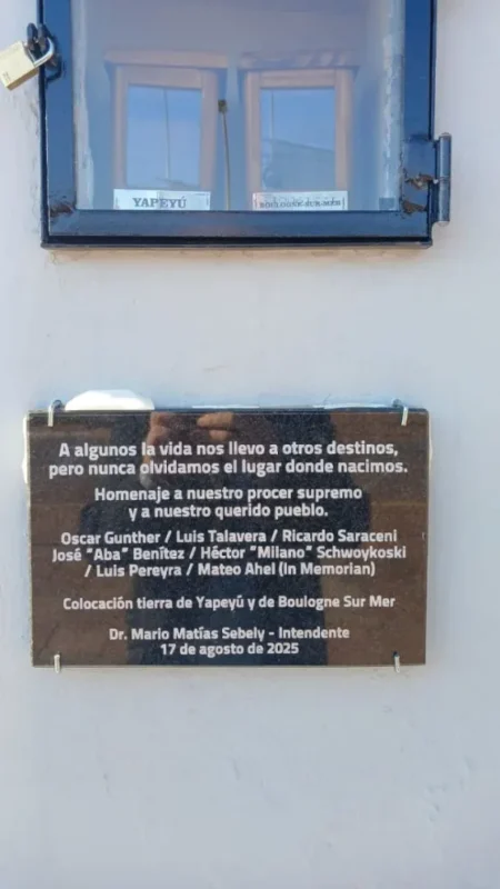 Emotivo acto en Alem: Cofres con tierra de Yapeyú y Boulogne-sur-Mer evocan el legado del Libertador imagen-6