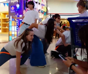Los Grillitos se lucen en el Duty Free Shop con un show sustentable imagen-1