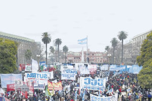 “EL GOBIERNO ESTÁ EN GUERRA CONTRA LOS TRABAJADORES” imagen-3
