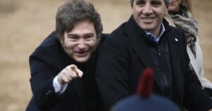 Javier Milei íntimo: cómo decidió su plan de shock, sus obsesiones, dormir 4 horas y cómo es ser presidente imagen-1