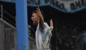 Racing se hizo fuerte en el Cilindro, ganó por 3 a 1 a Peñarol y avanzó a los cuartos de final de la Copa Libertadores imagen-2