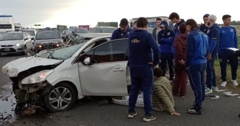 Un jugador de Rosario Central se accidentó a horas del clásico y lo asistió Di María imagen-4