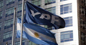 Juicio por YPF: según Wall Street, el fallo a favor evita ruidos antes de las elecciones y hasta podrían usarlo en la campaña imagen-4